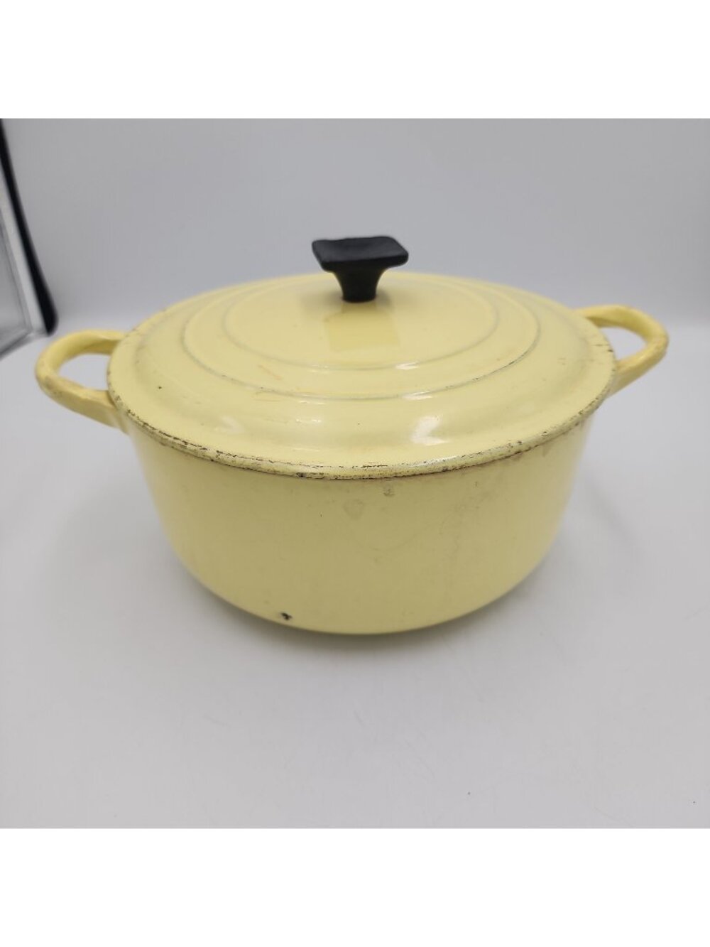 Vintage 1950’s Le Creuset 4.5 qt Yellow Enameled Cast Iron Dutch Oven “C” USED